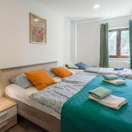 Alex Deluxe Apartments On Beach Porec Exterior photo