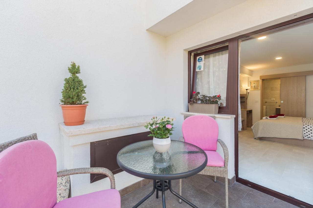 Alex Deluxe Apartments On Beach Porec Exterior photo
