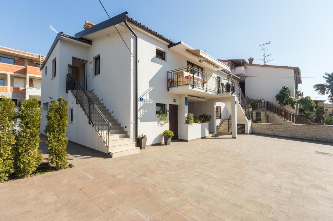 Alex Deluxe Apartments On Beach Porec Exterior photo